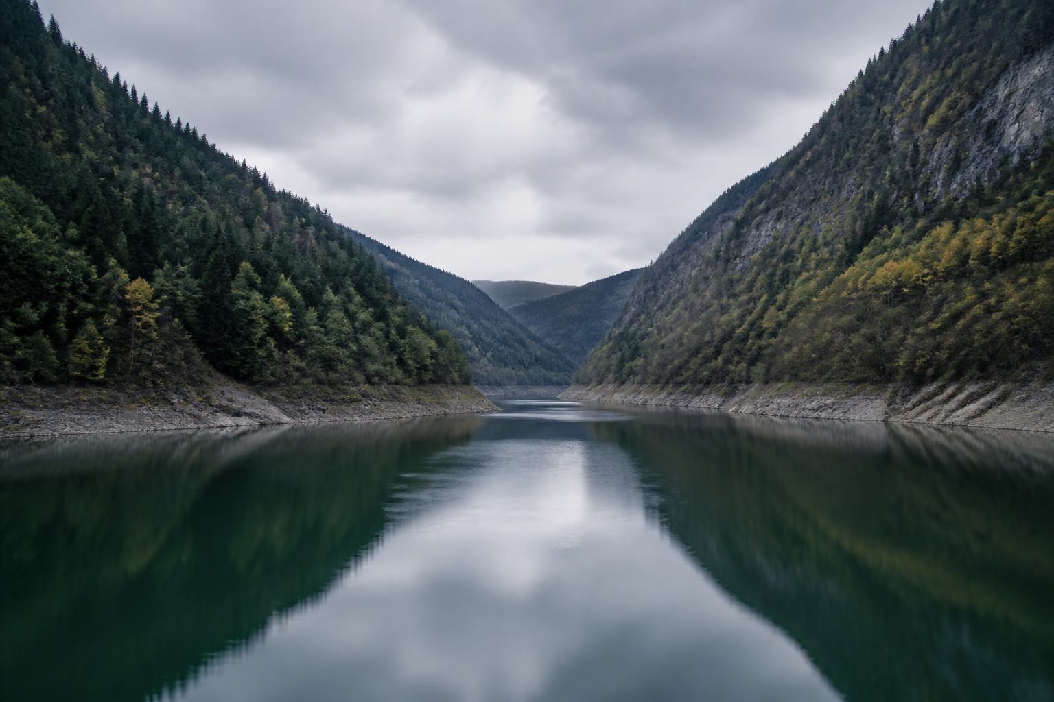 Kühles Stauseewasser im Okertal